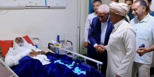 جولة مفاجئة.. محافظ شمال سيناء يتفقد أحوال المرضى بمستشفى العريش