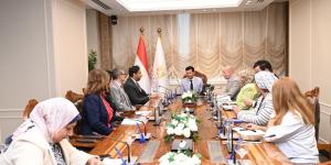 وزير الشباب يبحث التعاون مع المدير الإقليمي لهيئة إنقاذ الطفولة