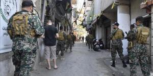 جيش لبنان يبدأ تسلم سلاح الفصائل الفلسطينية في مخيم برج البراجنة