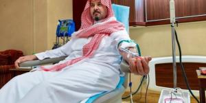 الأمير سلمان بن سلطان يتبرع بالدم تفاعلًا مع الحملة الوطنية السنوية للتبرع بالدم