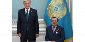 كازاخستان تمنح العصيمي وساماً