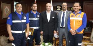 "غنيم"يكرم مسعف وسائق أعادا مليونًا ونصف المليون جنيها لمصابه