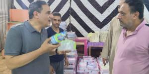 "رئيس مركز كوم حمادة" يتابع معرض "أهلاً بالمدارس"
