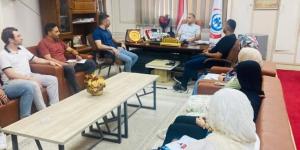 وكيل صحة سيناء يعقد اجتماع مع فريق إدارة الصيدلة و المخزن