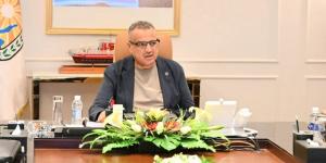محافظ جنوب سيناء يوجه بدعم القيادات الشابة وفق الكفاءات لتطوير الأداء وتحسين خدمة المواطنين