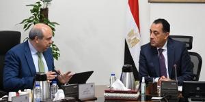 "مدبولي" يتابع الموقف التنفيذي لمشروع "مبنى 4" بمطار القاهرة الدولي