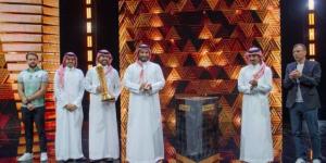 ولي العهد يتوج فالكونز بكأس العالم
