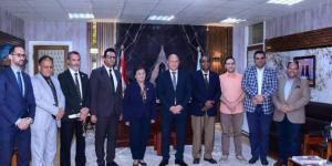 نائب وزير الصحة تبحث تعزيز دور جامعة سوهاج في القضية السكانية