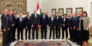 الرئيس اللبناني يدعو للخروج من الزواريب الطائفية والمذهبية