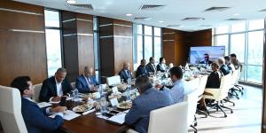 وزير الشباب يجتمع بمديري المديريات لوضع آليات تنفيذ قانون الرياضة الجديد
