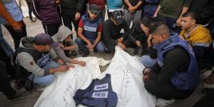 ارتفاع حصيلة الشهداء الصحفيين في غزة إلى 244 بعد قصف استهدف مجمع ناصر الطبي