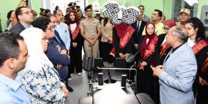 القوات المسلحة تنظم زيارة للإعلاميين وطلبة الأكاديمية العسكرية للشركة العربية العالمية للبصريات