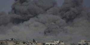 إسرائيل تكثف قصف غزة وتناور لاحتلالها عبر خطتين