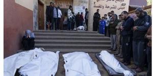 الجوع يواصل حصد الأرواح 300 شهيد.. أغلبهم أطفال