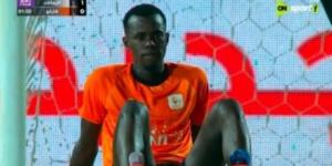 شاهد.. طرد نداي مدافع فاركو أمام الزمالك بعد الانذار الثاني