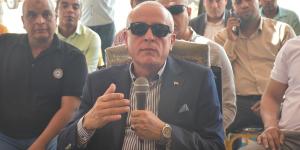 ويتفقد مستشفى القرنة الجديدة ومشروعات البنية التحتية والخدمات