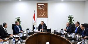 رئيس الوزراء يجتمع برئيس هيئة الرقابة المالية ورئيس البورصة