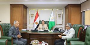 محافظ الجيزة يلتقي مساعد وزير الصحة لدعم وتطوير المنشآت الطبية