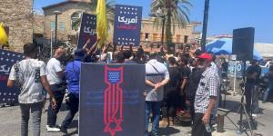 وقفة احتجاجية في صور ألغت زيارة برّاك للمدينة