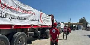 زاد العزة.. قافلة المساعدات الإنسانية الـ24 تدخل إلى الفلسطينيين بقطاع غزة