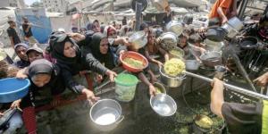 «الأغذية العالمي»: مساعدات غزة «قطرة في بحر»