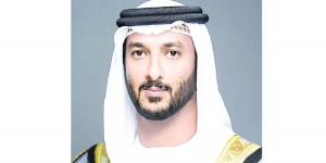 عبدالله بن طوق: المرأة الإماراتية ركيزة التنمية وبناء الأجيال