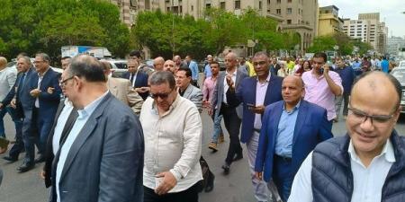 مسيرة دار التحرير الى نقابة الصحفيين للتسجيل في كشوف الجمعية العمومية