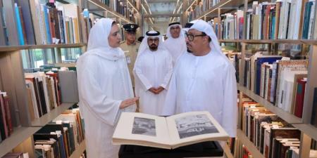 ضاحي خلفان يزور «الشارقة للبحوث» وبيت الحكمة