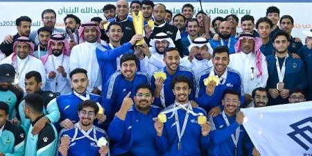 سباحو جامعة الإمام عبدالرحمن يُتوجون بكأس دوري الجامعات