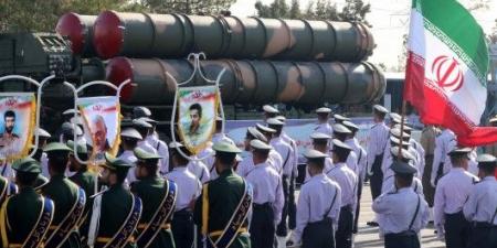 إيران تكشف عن صاروخ “قاسم بصير” الباليستي القادر على تجاوز منظومة “ثاد” الأمريكية