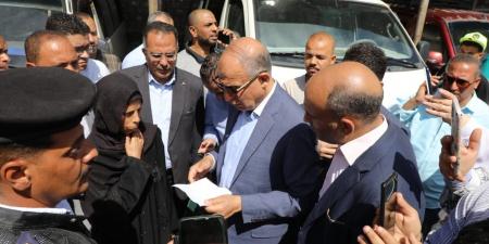 لمسة إنسانية من محافظ المنيا تنقذ سيدة من الألم