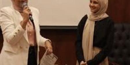 ماذا تقولون في عميدةٍ قريبة من كل طالبةٍ لديها ؟ طالبة تشيد بمواقف انسانية لـ«عميدة اعلام بنات الأزهر»