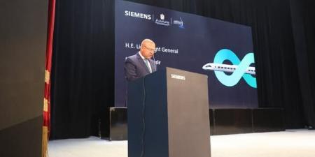 وزير النقل يشبه القطار الكهربائي السريع بـ"قناة سويس جديدة"