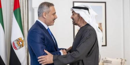 محمد بن زايد يبحث العلاقات الاستراتيجية مع وزير الخارجية التركي
