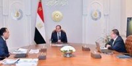الرئيس السيسي يجتمع مع رئيس الوزراء ووزير الماليه ومحافظ البنك المركزي للإطلاع علي مؤشرات الاصلاحات  الاقتصاديه والماليه