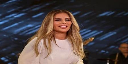 نيكول سابا تتألق كالفراشة البيضاء في حفل كامل العدد بشرم الشيخ