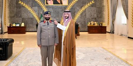 محافظ الطائف يقلّد القحطاني رتبته الجديدة
