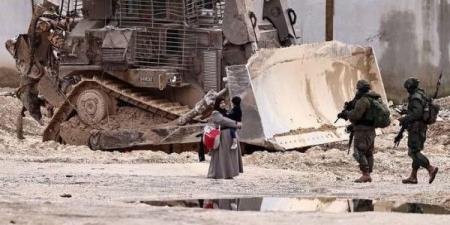 الاحتلال يواصل عدوانه على طولكرم: مداهمات وهدم منازل وحواجز عسكرية
