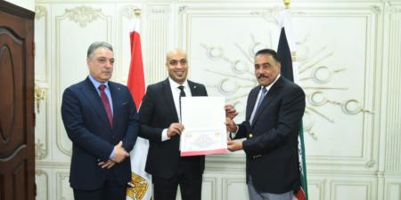 محافظ مطروح يكرم أعضاء فرع هيئة قضايا الدولة بمطروح