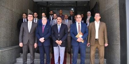 محافظ مطروح يكرم اعضاء فرع هيئة قضايا الدولة بالمحافظة