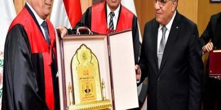 منح الدكتوراه الفخرية للنائب العام من جامعة المنصورة 