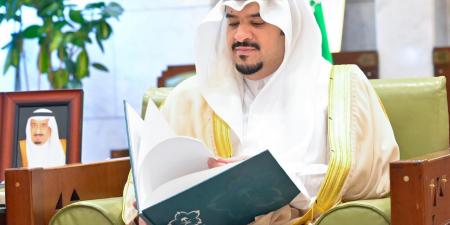 نائب أمير الرياض يطّلع على خطط وأعمال فرع وزارة الرياضة بالمنطقة