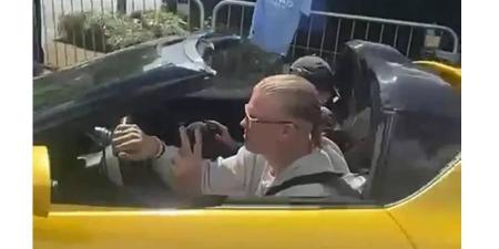 هالاند يضيف فيراري صفراء لمجموعته