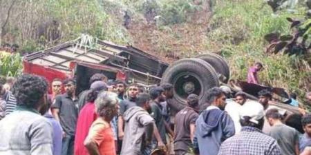 مصرع 8 أشخاص وإصابة 30 آخرين في حادث سير وسط سريلانكا
