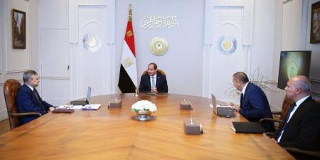 الرئيس السيسى يجتمع بأسامة ربيع ويطلع على تطورات حركة الملاحة بقناة السويس