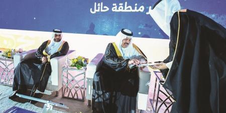 عبدالعزيز بن سعد يزف 8400 خريج من جامعة حائل
