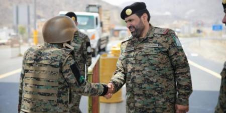 العنزي يتفقّد قوات الأفواج بمنطقتي جازان وعسير