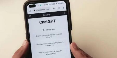 تطالب باسترداد الرسوم الدراسية لاستخدام أستاذها «ChatGPT»