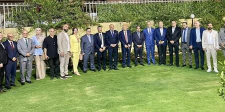 وزير الخارجية يلتقي بعدد من أفراد الجالية التونسية في العراق