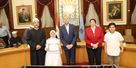 محافظ القاهرة يكرم ٤٠ طالب حاصلين على المراكز الاولى فى المسابقة